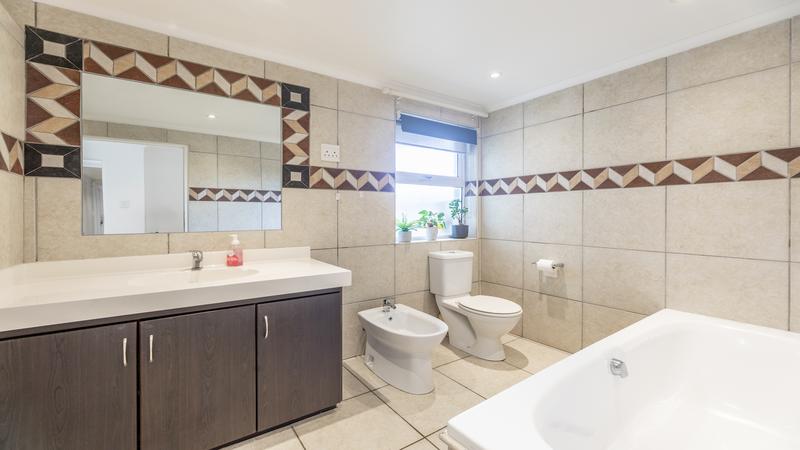 To Let 3 Bedroom Property for Rent in Van Riebeeckstrand Western Cape
